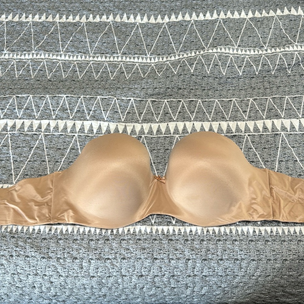 Victoria’s Secret strapless bra size 34DDD